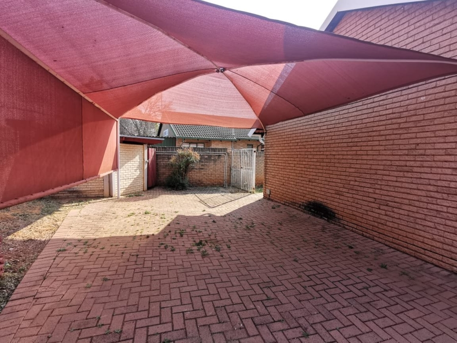 To Let 3 Bedroom Property for Rent in Dassie Rand North West